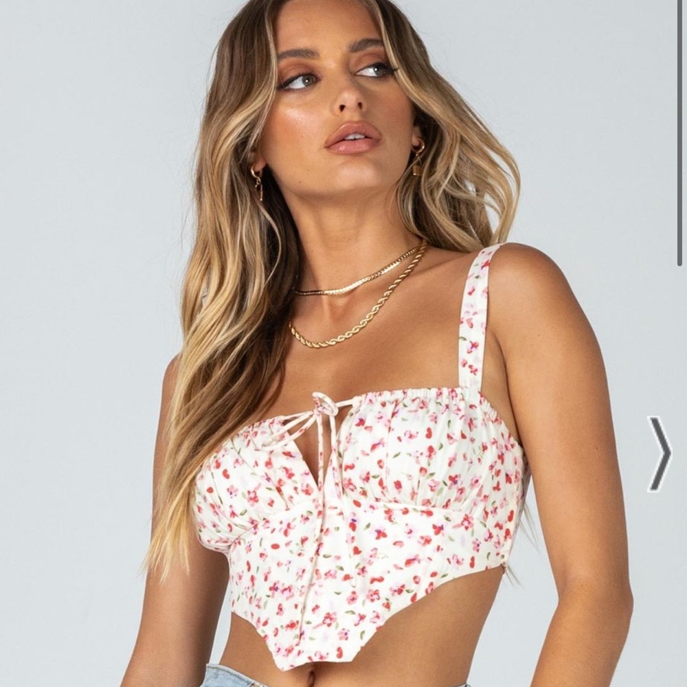 Hanna Princess Polly top 🌸🌺